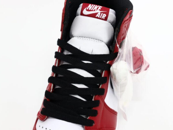 Giày Nike AIR JORDAN 1 RETRO HIGH OG CHICAGO 4
