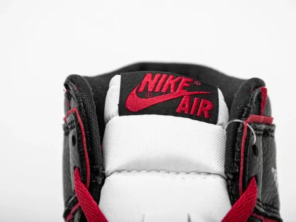 Giày Nike Air Jordan 1 Retro High Bloodline (9)