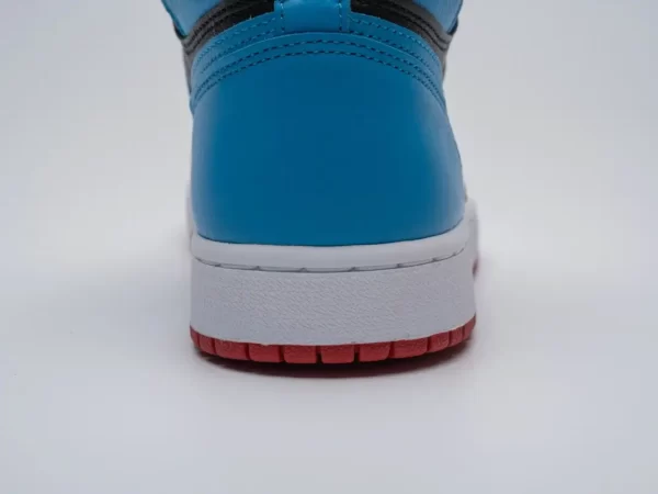 Giày Nike Air Jordan 1 Retro High NC to Chi Leather (7)