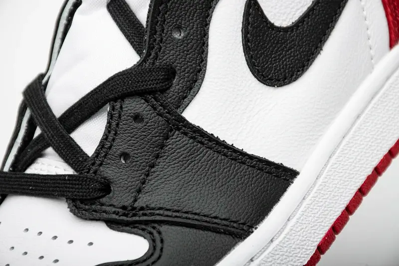Giày Nike Air Jordan 1 Retro High Satin Black Toe Like Auth (11)