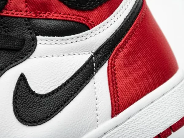 Giày Nike Air Jordan 1 Retro High Satin Black Toe Like Auth (12)