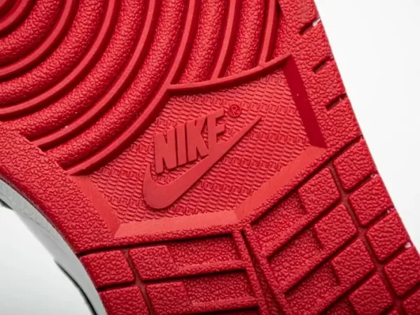 Giày Nike Air Jordan 1 Retro High Satin Black Toe Like Auth (16)