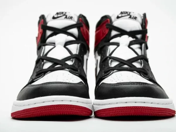 Giày Nike Air Jordan 1 Retro High Satin Black Toe Like Auth (3)