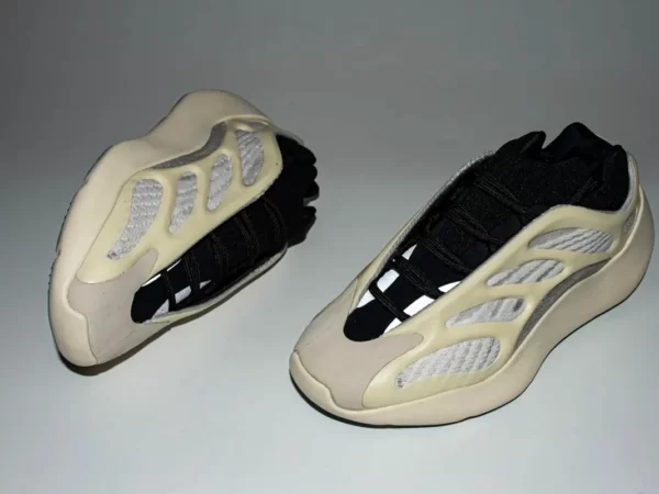 Giày Adidas Yeezy 700 V3 Azael Like Auth (1)