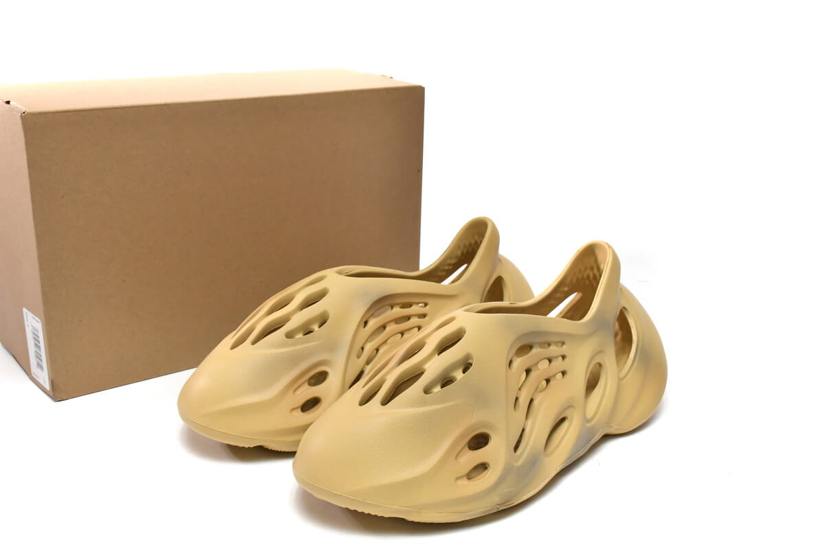 Giày Adidas Yeezy Foam Runner Desert Sand Like Auth 8 Giày Adidas Yeezy Foam Runner Desert Sand Like Auth