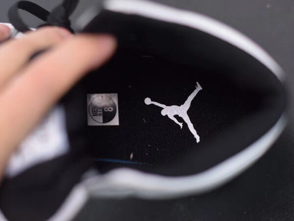 Giày Nike Air Jordan 1 Mid 'Light Smoke Grey'