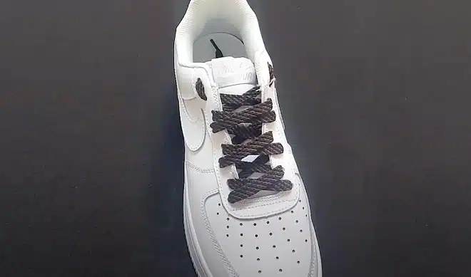 10 Cách xỏ dây giày Nike độc đáo, phá cách, tạo điểm nhấn 5 Xỏ dây giày Nike kiểu giấu dây