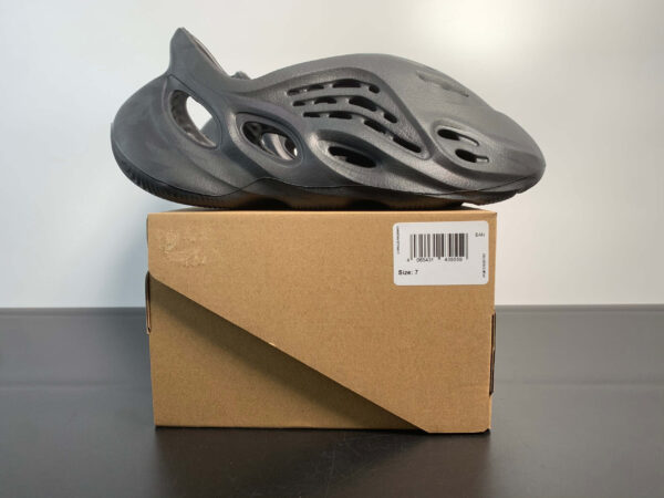 Giày Adidas Yeezy Foam RNR Onyx Black Like Auth