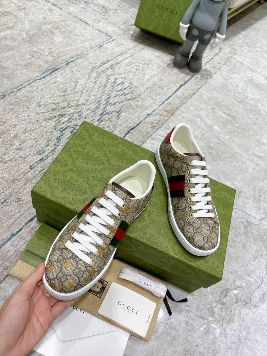 Giày Gucci Ace GG Supreme Caanvas With Bees Like Auth