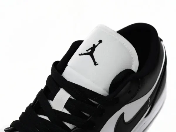 Giày Nike Air Jordan 1 Low Panda 2023 Like Auth (5)