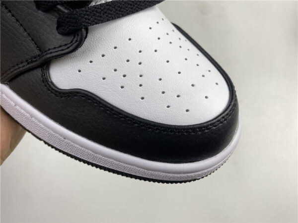 Giày Nike Air Jordan 1 Mid Black Chile Red White Like Auth