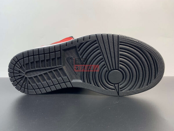 Giày Nike Air Jordan 1 Mid Chicago Black Toe Like Auth