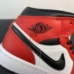 Giày Nike Air Jordan 1 Mid Chicago Black Toe Like Auth