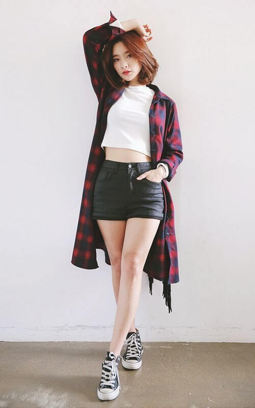 Phối đồ với giày Converse cổ cao nữ cá tính, sành điệu 8 Phối converse cổ cao cùng áo croptop