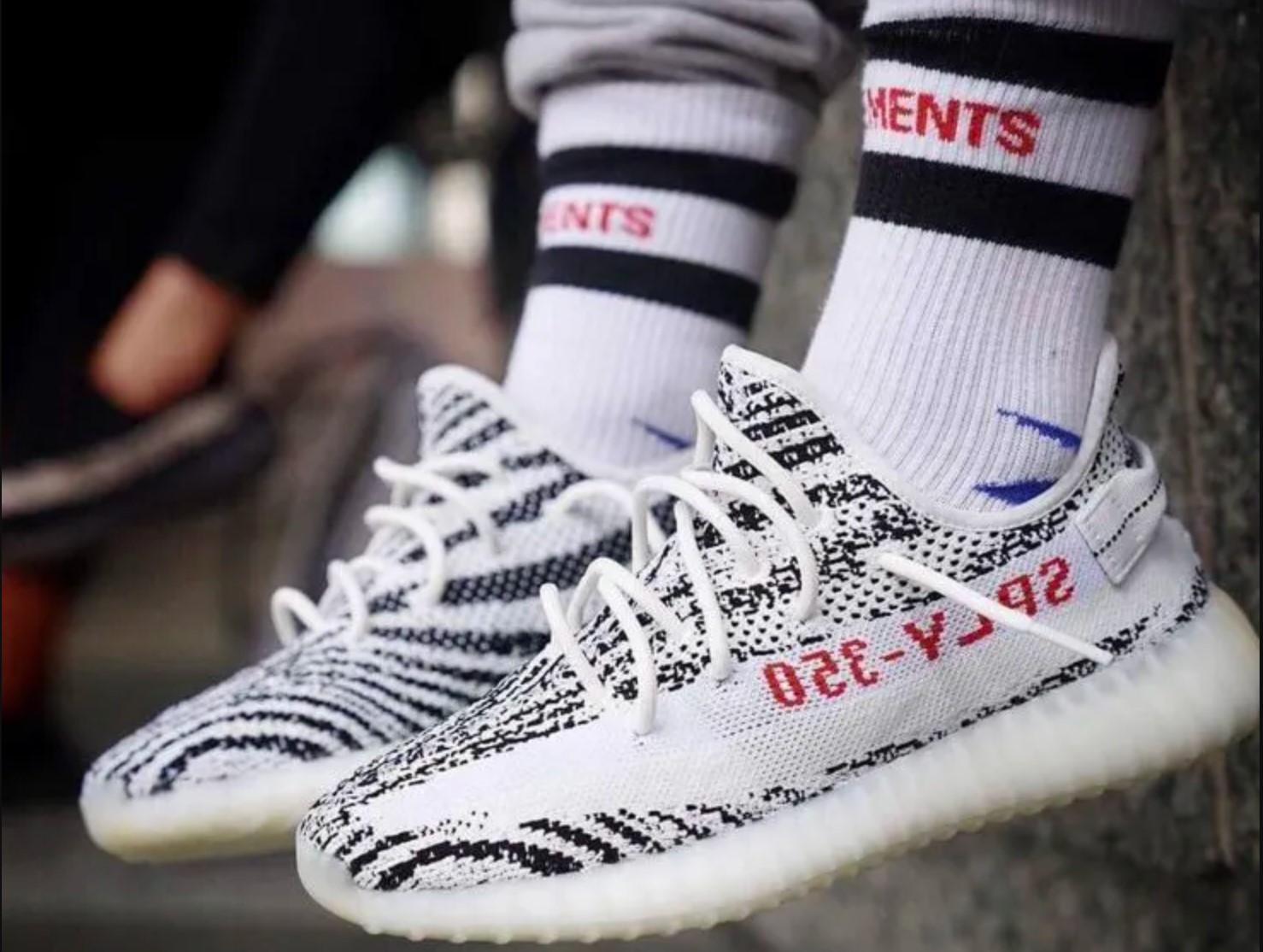 Cách buộc dây giày adidas yeezy đơn giản, cuốn hút 3 buộc dây giày