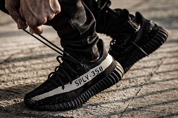 Cách check giày adidas yeezy đơn giản, chính xác nhất 5 Cách check giày Adidas Yeezy