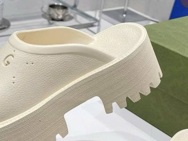 Dép Gucci Platform Perforated G Sandal Cream (1)