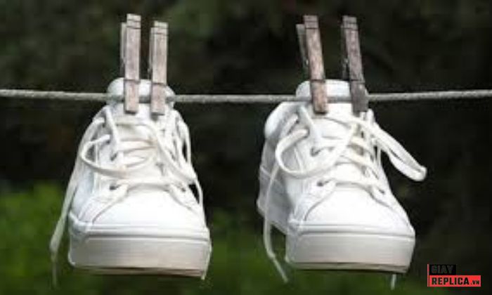 Hướng dẫn cách giặt giày Yeezy sạch tinh như mới 6 Lưu ý khi giặt giày