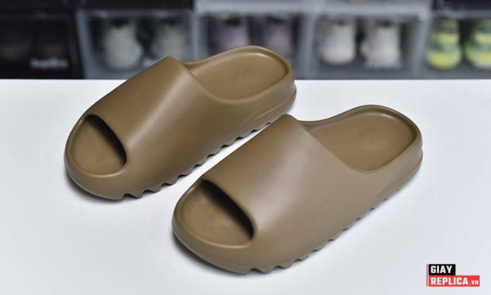 Ý tưởng đầu tiên của đôi dép lê Yeezy Slide bắt đầu từ năm 2018